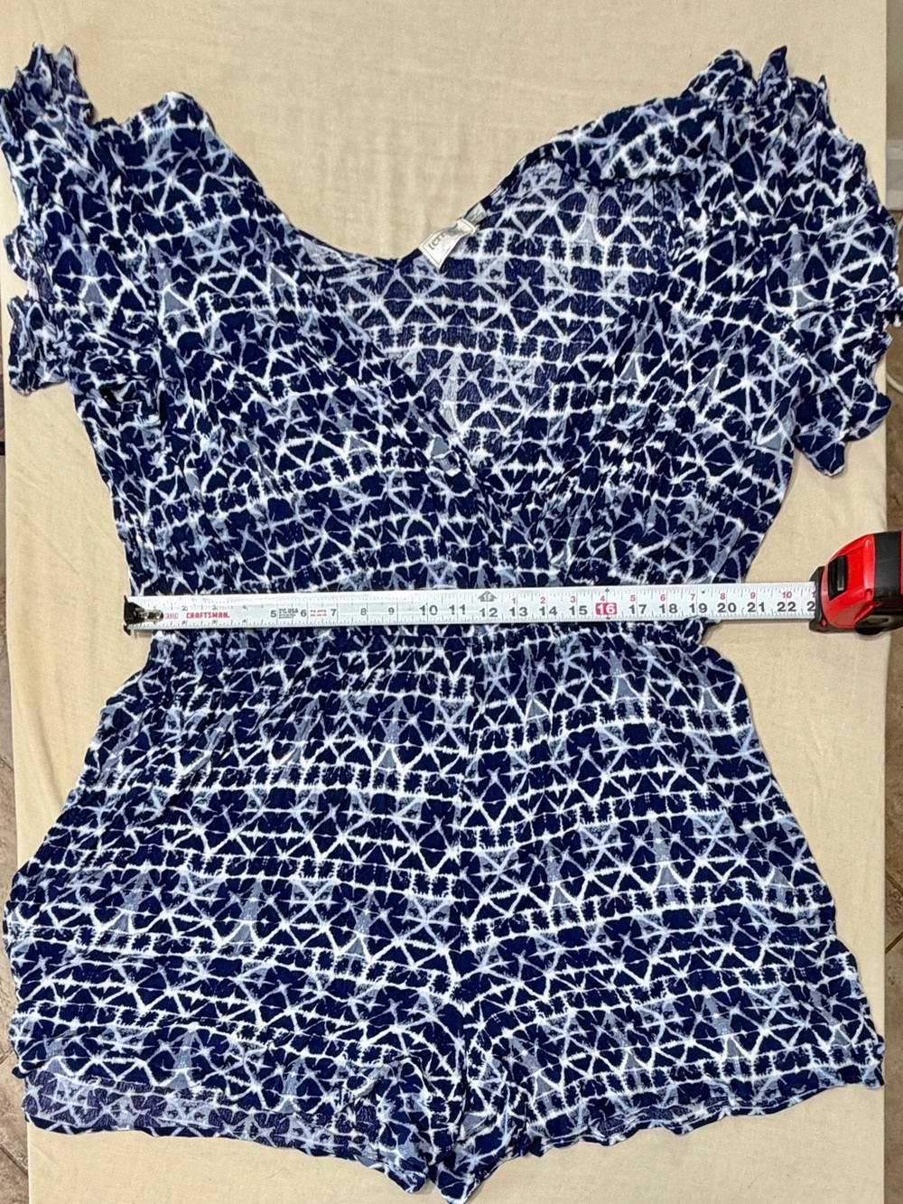 Terra & Sky Womenโs Plus 3X Blue/White Geometric V-Neck Short Sleeve Romper